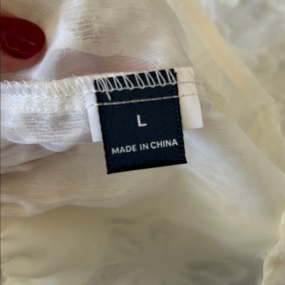๐ค NWT Elegant White Lace Top - Picture 4 of 4